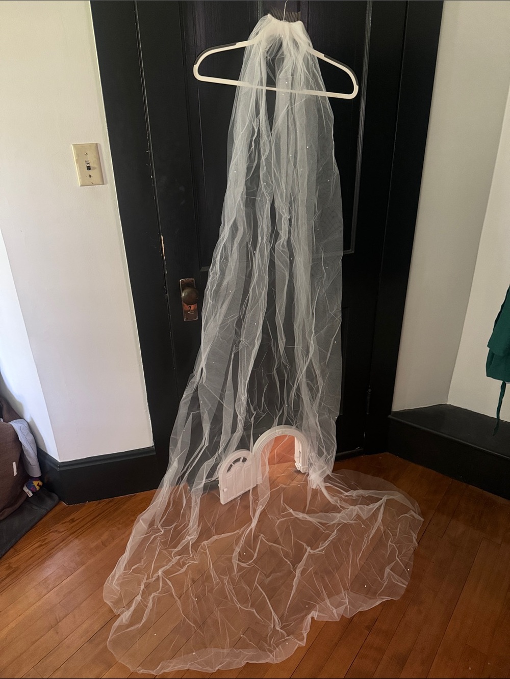 NWOT Ivory Rhinestone Crystal Chapel-Length Tulle Wedding Veil with Comb 90”